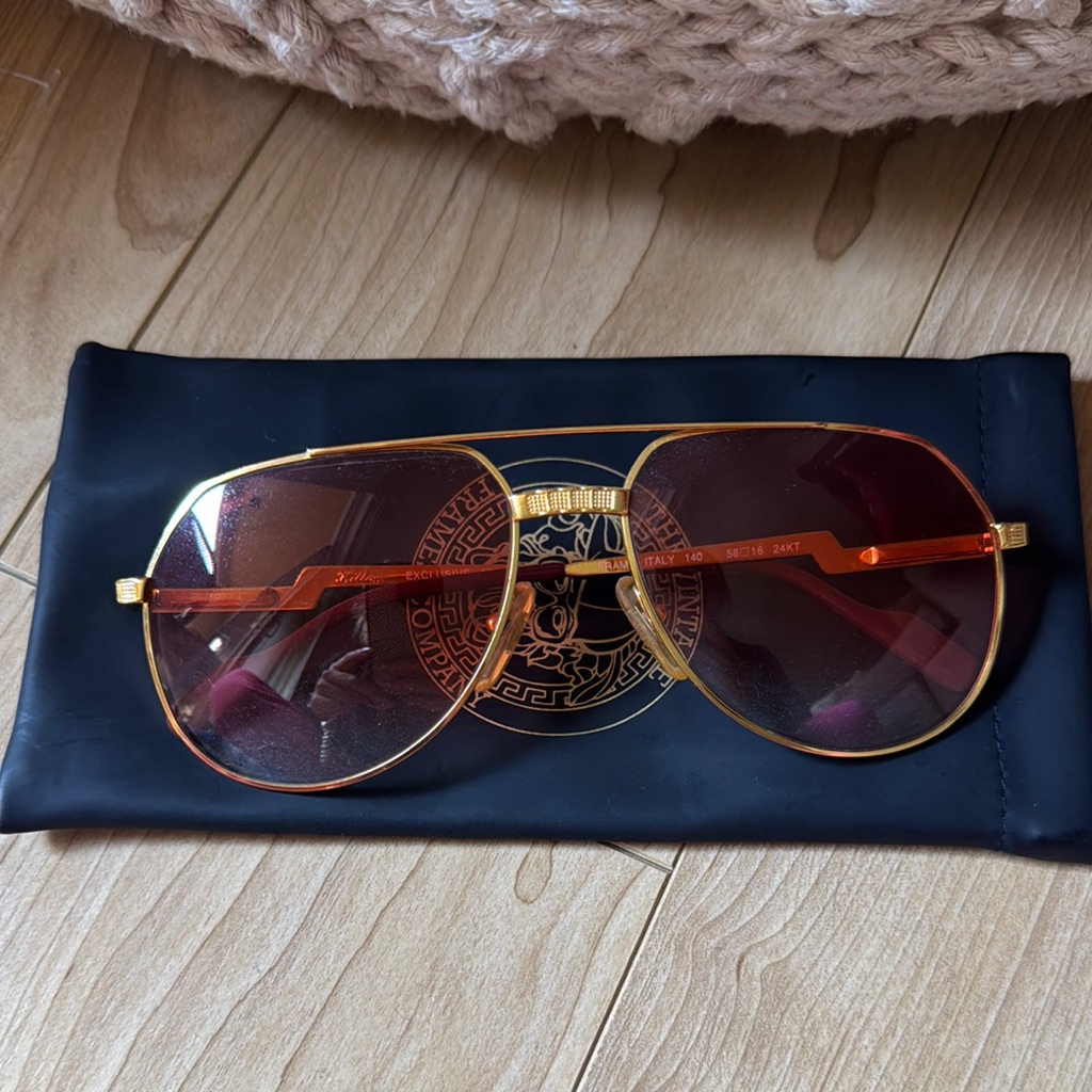 Vintage Hilton Exclusive 021 2 24kt
